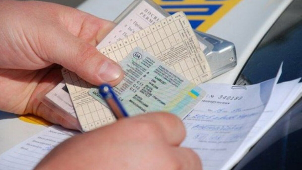 Водійські права без військового квитка: чи можуть чоловіки отримати посвідчення у 2026 році